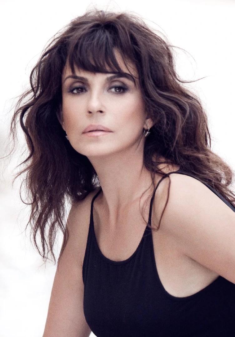 Ayşegül Aldinç resmi