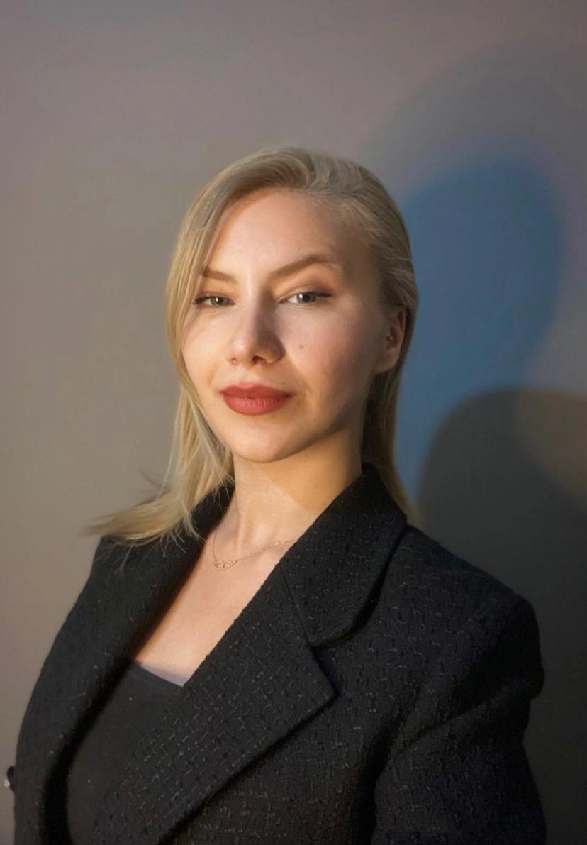 Büşra Şenel resmi