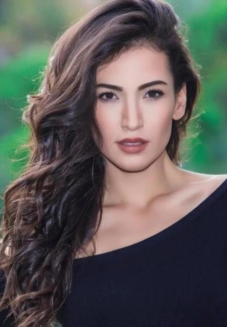 Cemre Melis Çınar resmi