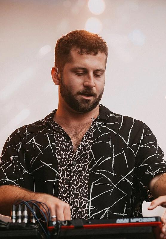 Elderbrook resmi