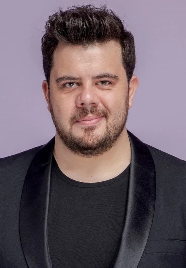 Eser Yenenler resmi