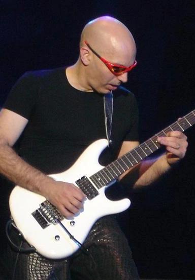 Joe Satriani resmi
