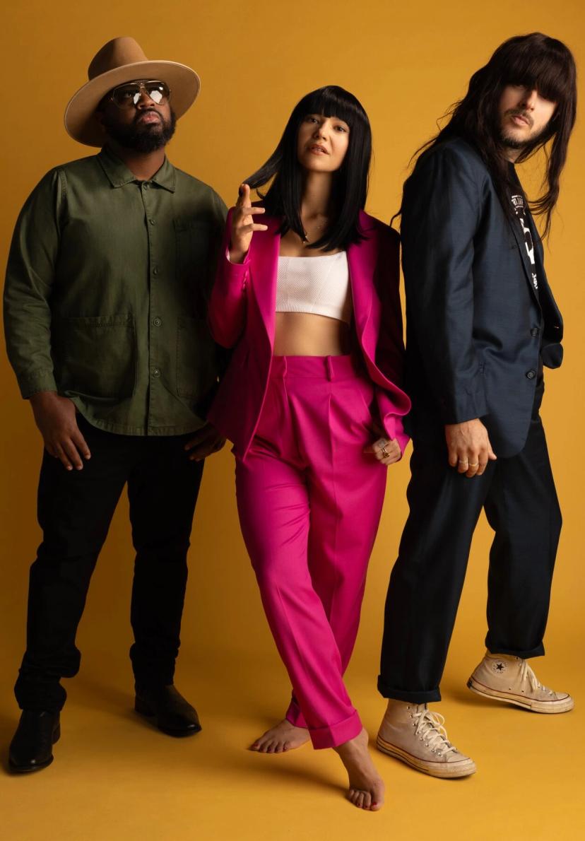 Khruangbin resmi