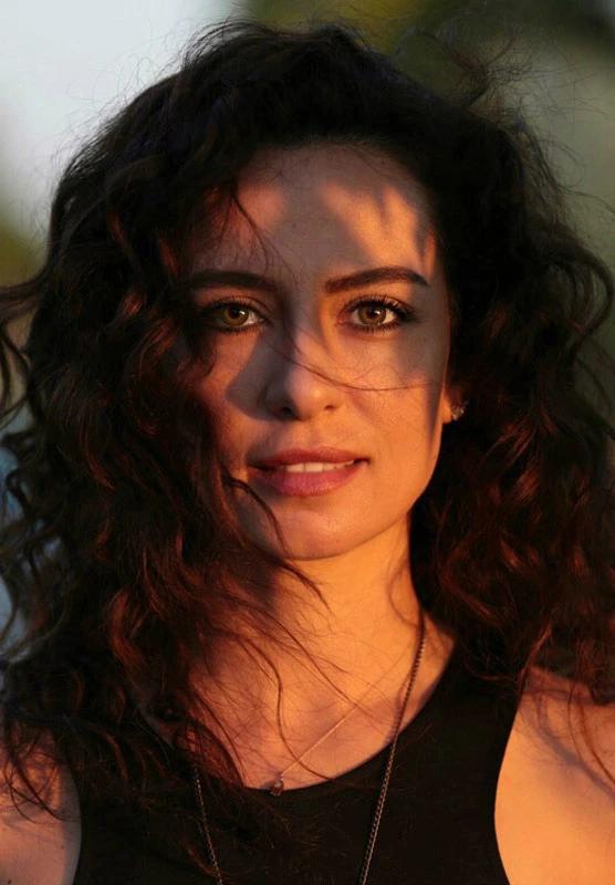 Pınar Özer resmi