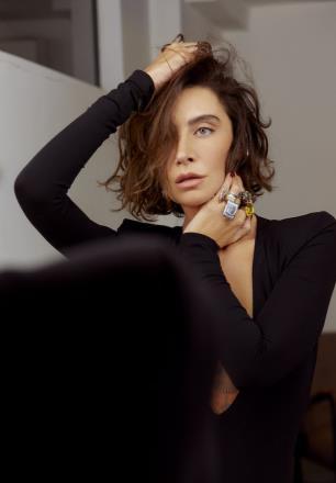 Sıla Gençoğlu resmi