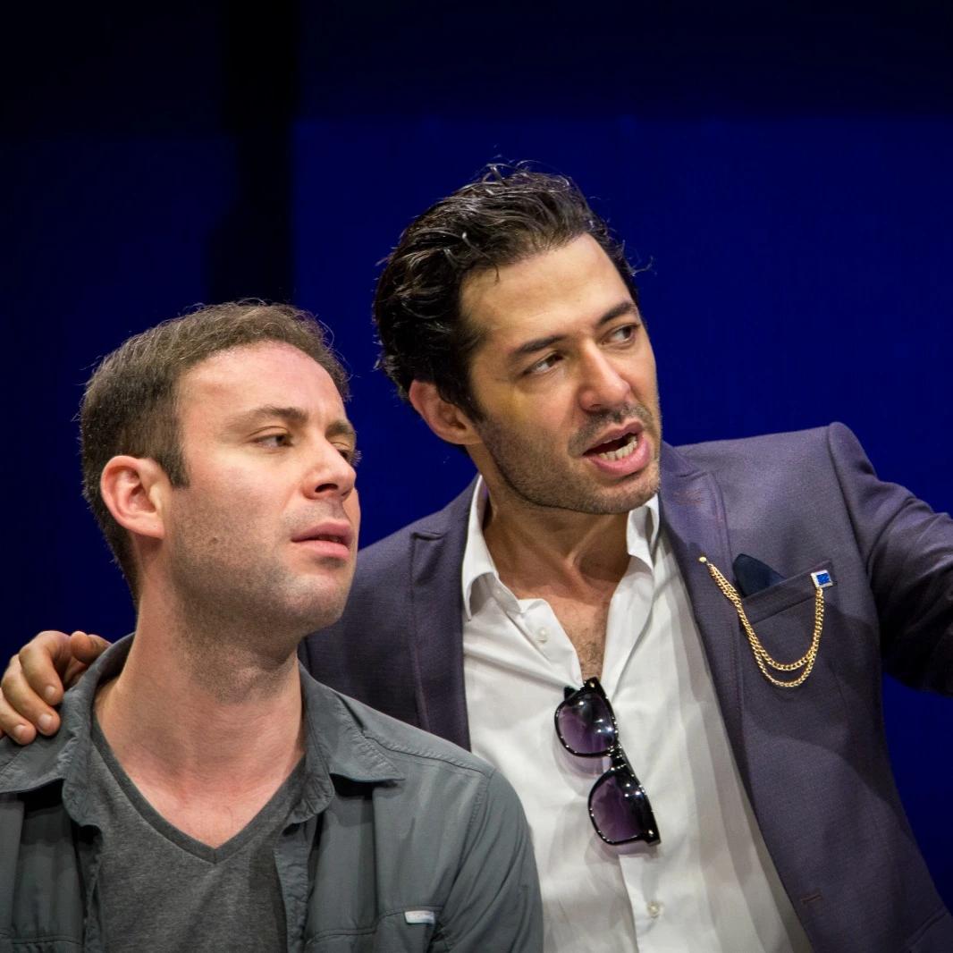 Bütün Çılgınlar Sever Beni Oyunu card