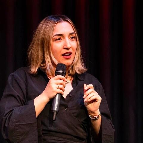 Özge Özel - Stand Up card