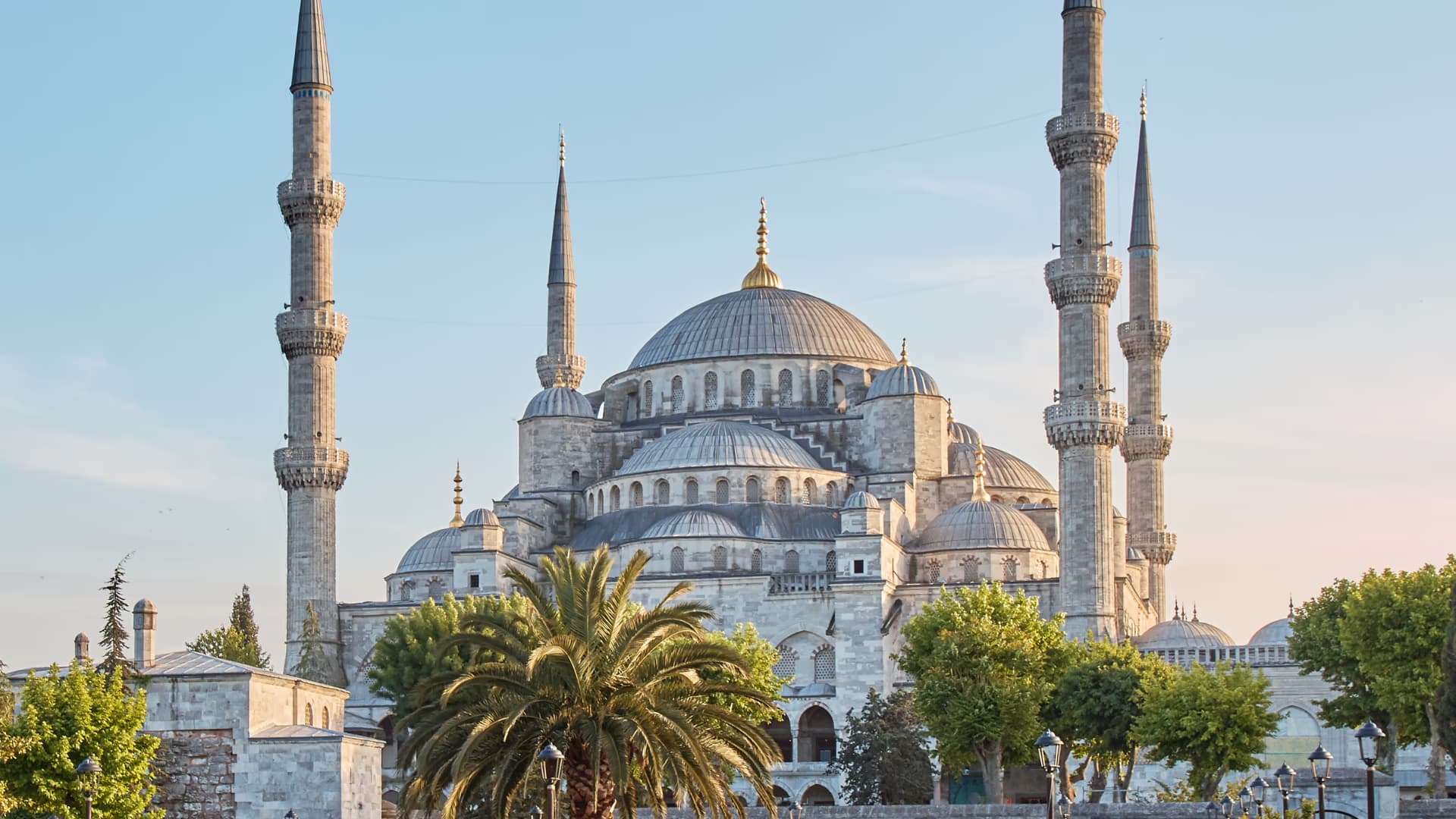 İstanbul Yarım Günlük Tur: Ayasofya, Sultanahmet Cami ve Sultanahmet - Mayıs Ayı card