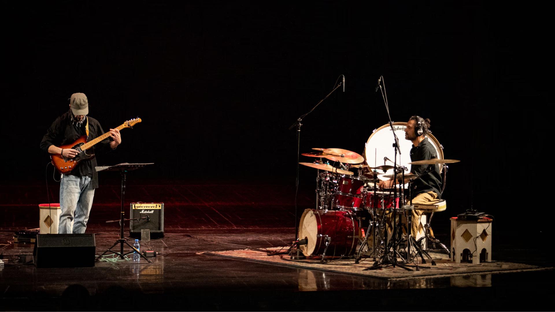 Ehsan Sadighi ve Roozbeh Fadavi – Elektronik Gitar ve Davul
 card