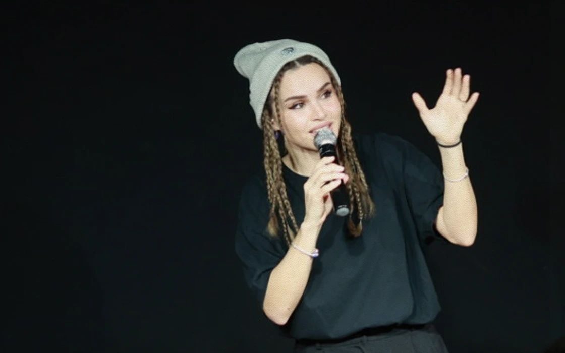 Bengi Apak - Büyülü Değil küçük resim