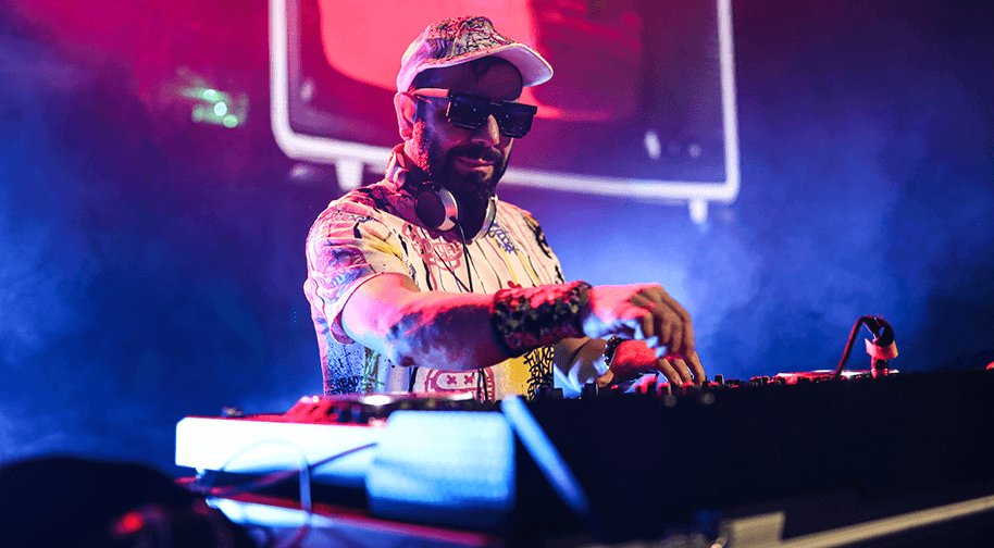 Dj Hakan Küfündür ile 90'lar & 2000'ler Türkçe Pop Parti küçük resim