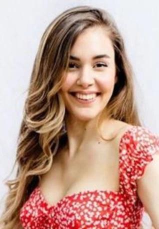 Berfu Yenenler resmi