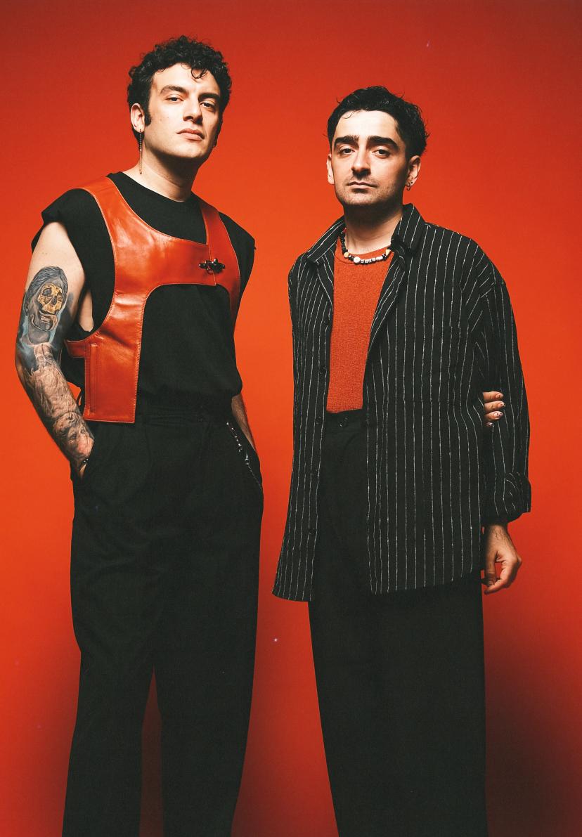 Dolu Kadehi Ters Tut resmi