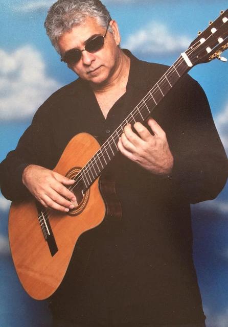 Manuel González resmi