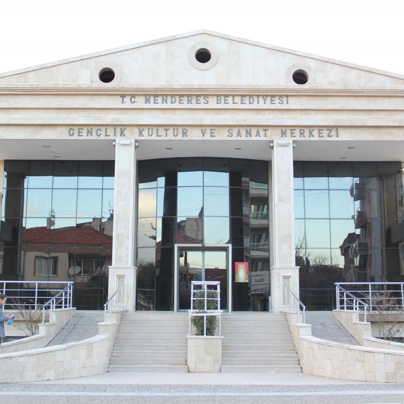 Menderes Kültür Merkezi Amfi Tiyatro