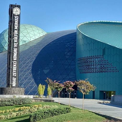 Nihat Zeybekçi Kongre ve Kültür Merkezi - Özay Gönlüm Salonu