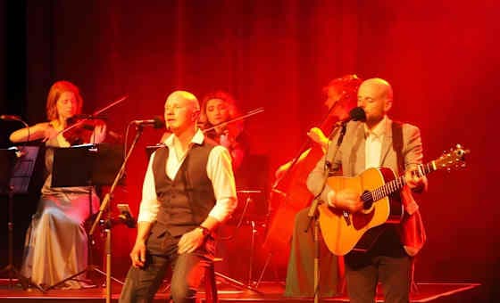 Simon & Garfunkel - Tribute meets Classic - Graceland Duo mit Streicherquartett und Band