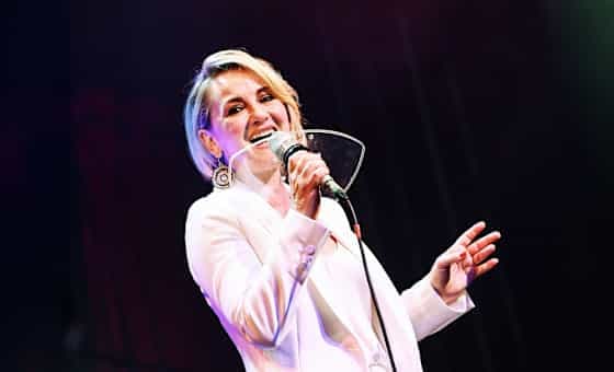 Katharine Mehrling und Band