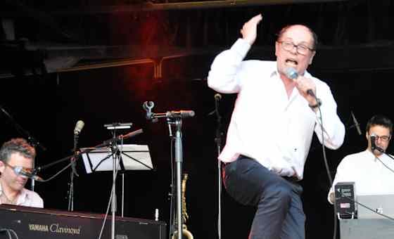 Pigor & Eichhorn - Pigor singt. Benedikt Eichhorn muss begleiten